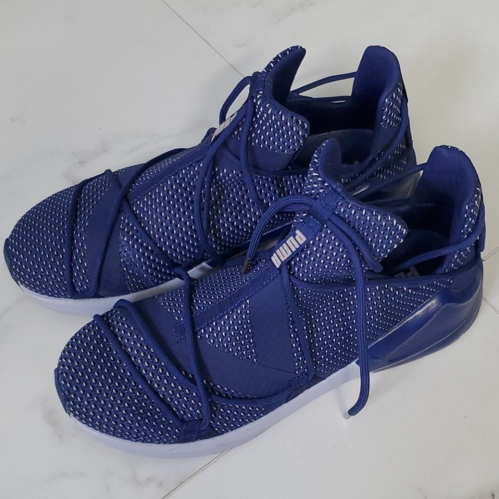 BNWOB Womens Puma sneakers Size 8.5/7.5 Mismatched